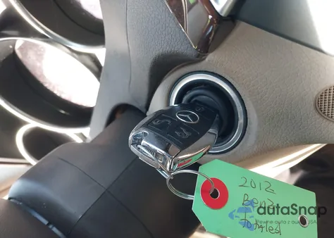 2012 Mercedes-Benz C 250 Luxury/Sport z USA, uszkodzony, nr VIN WDDGF4HB7CA674502